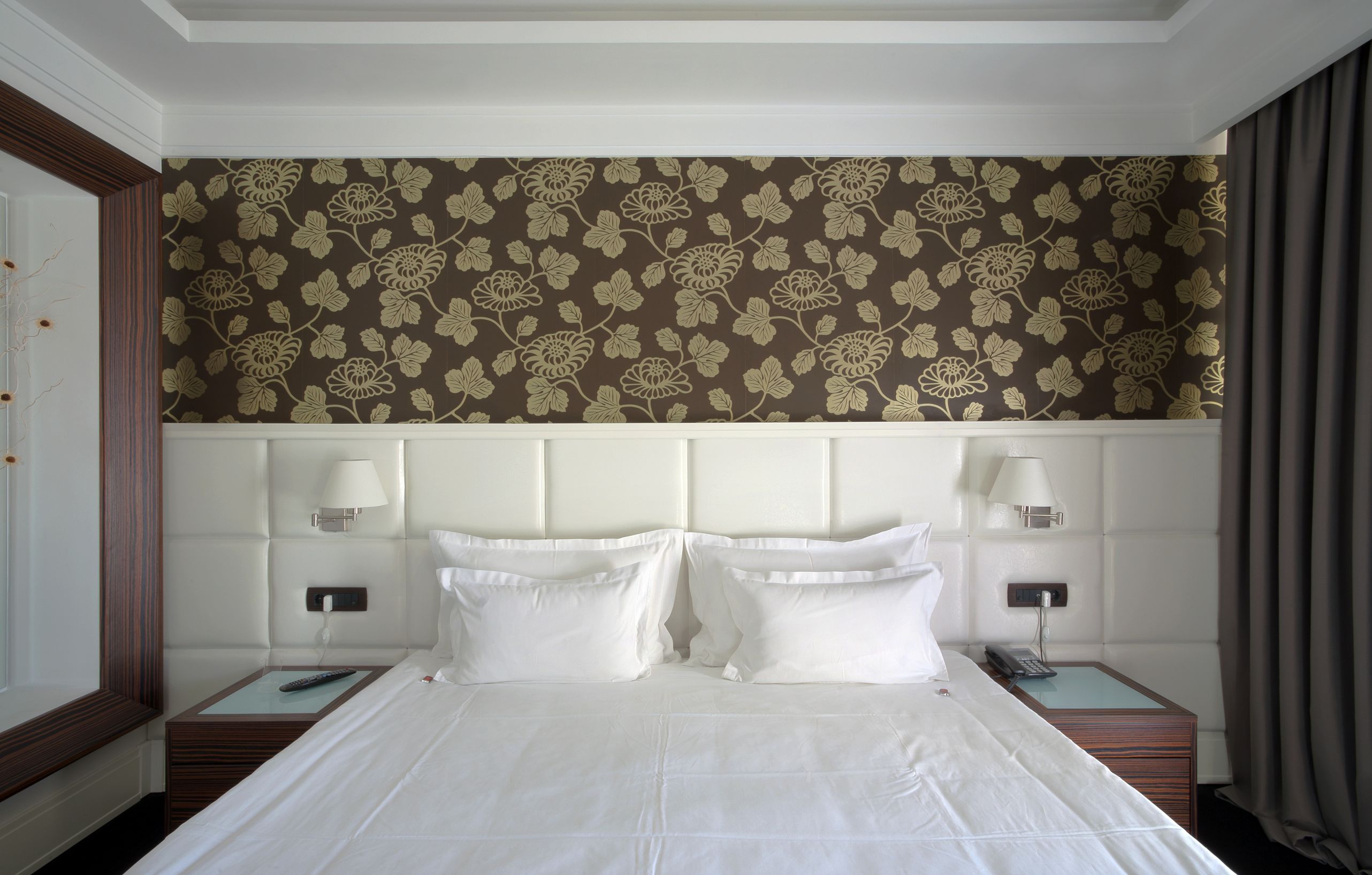 Vinyl Versus Textile Wallcovering