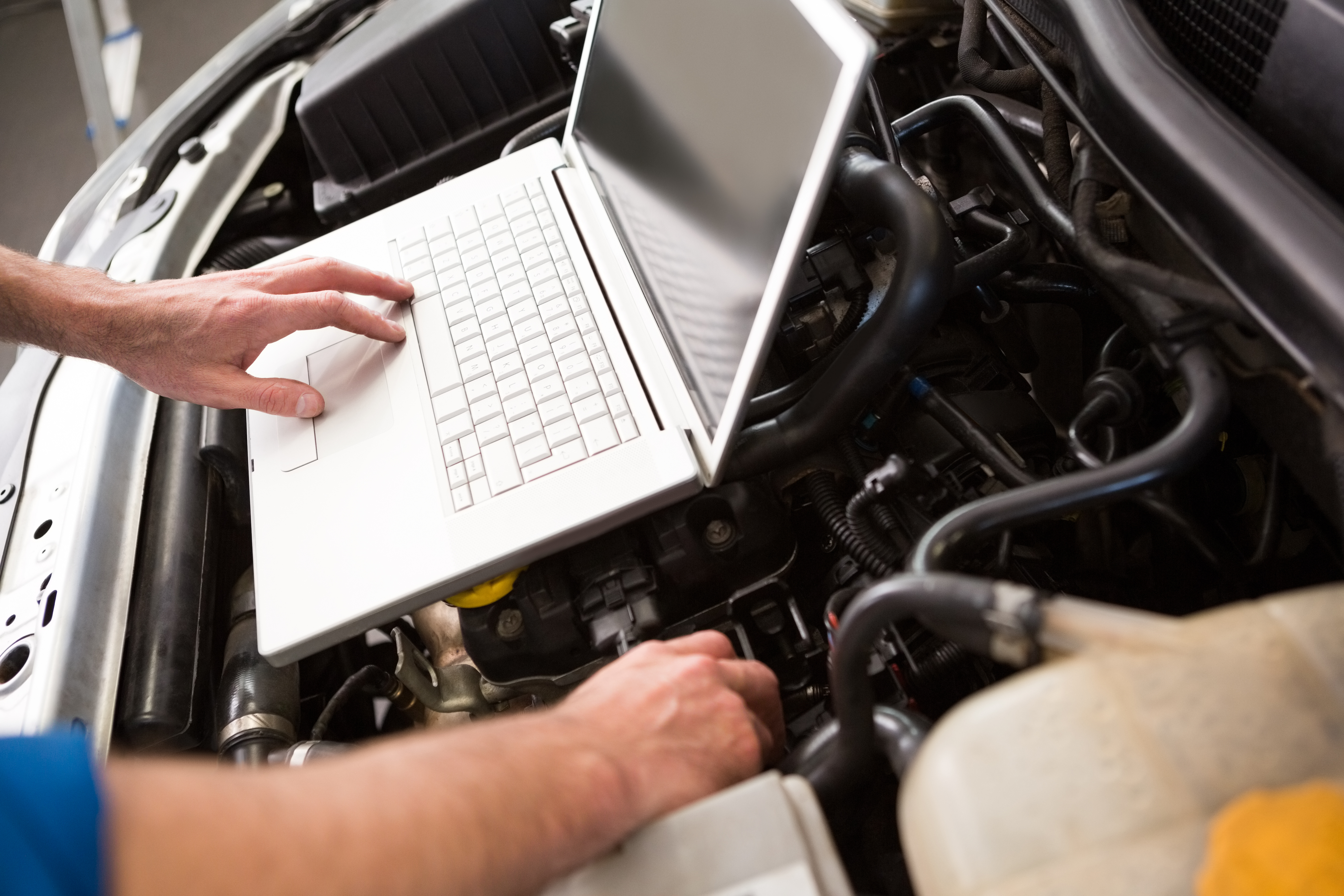 How Auto Repair Shops Use Autoshop Management Software to Improve Efficiency