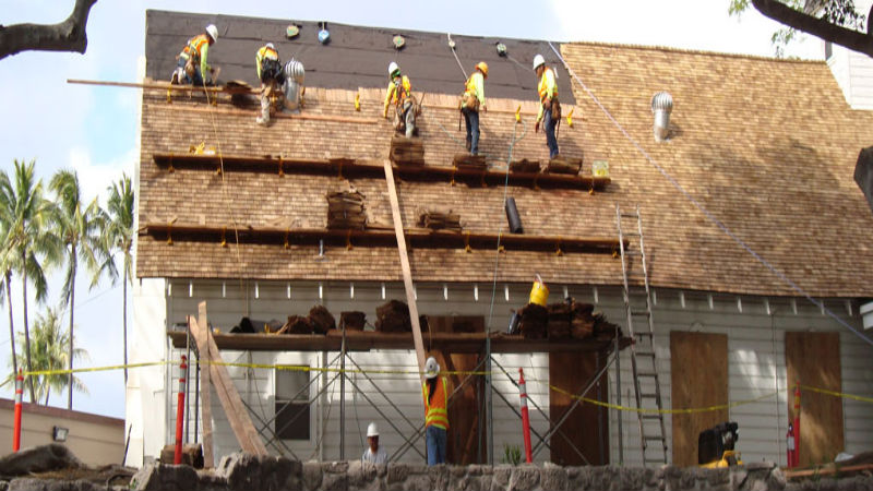 Working With a Residential Roofing Company in Oahu That Offers Many Services