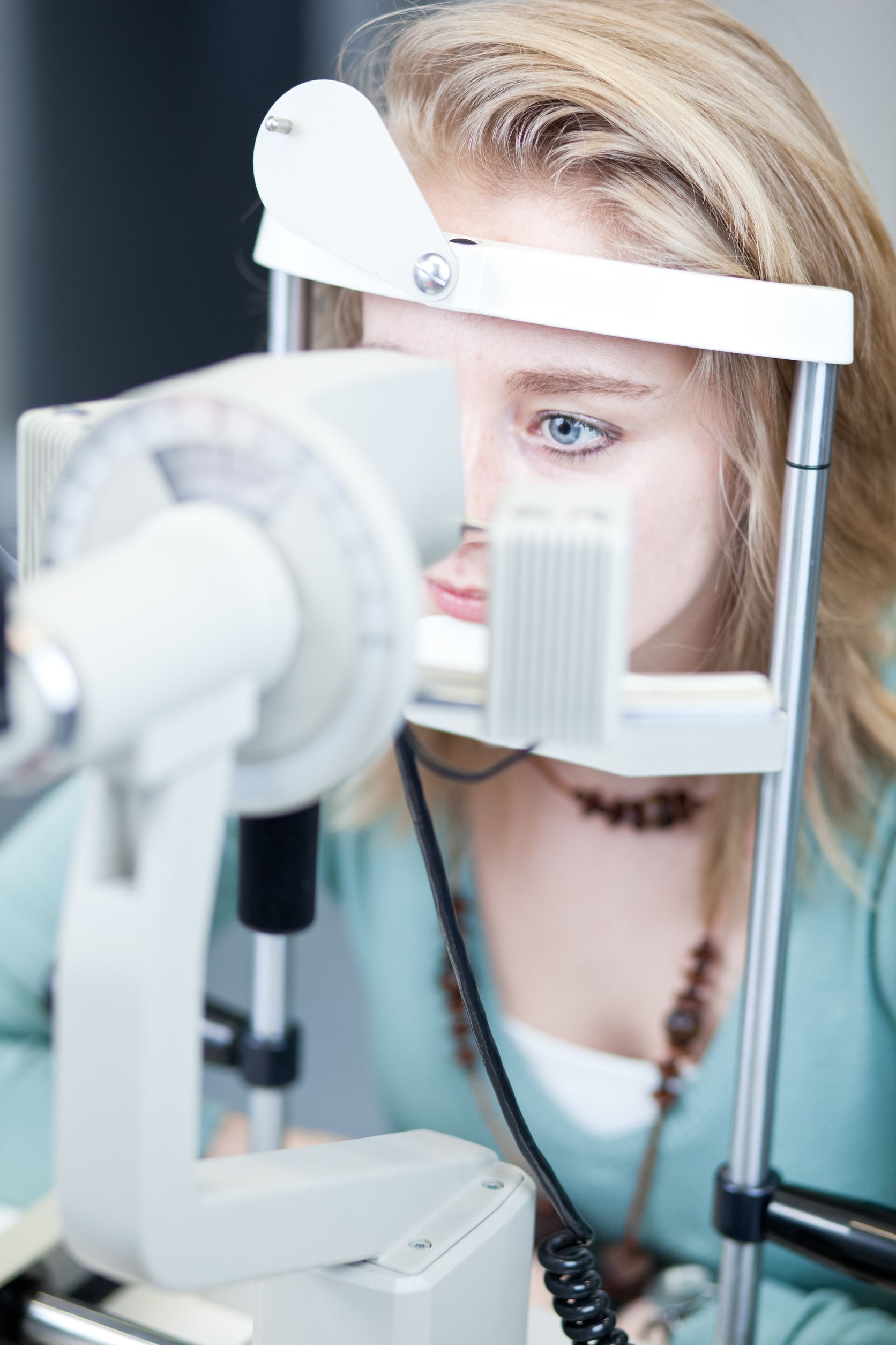 Get Your Eyes Examined for Cataracts by an ophthalmology Specialist