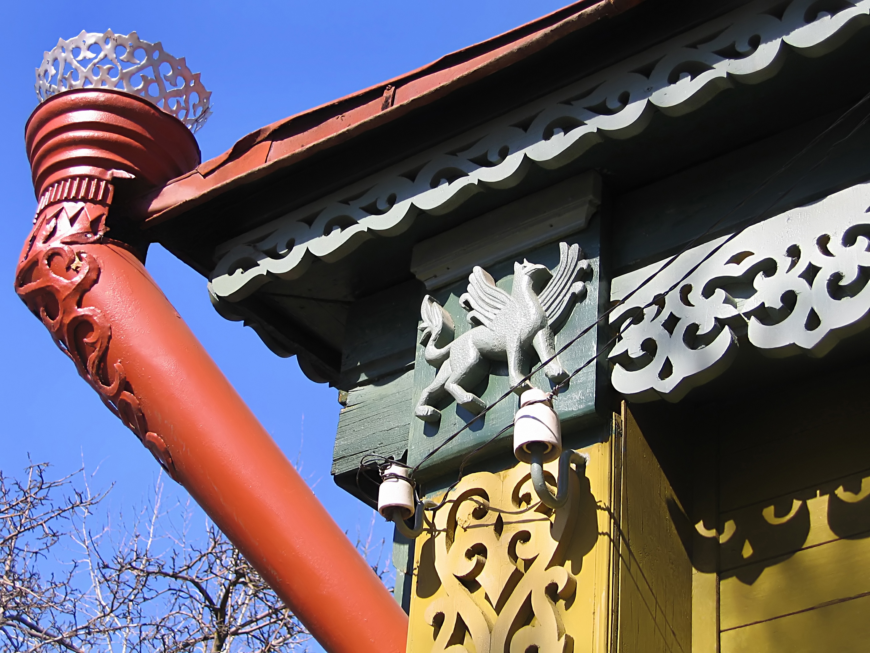 Installing Gutters: Carmel Homeowners Need to Know the Basics Before They Begin