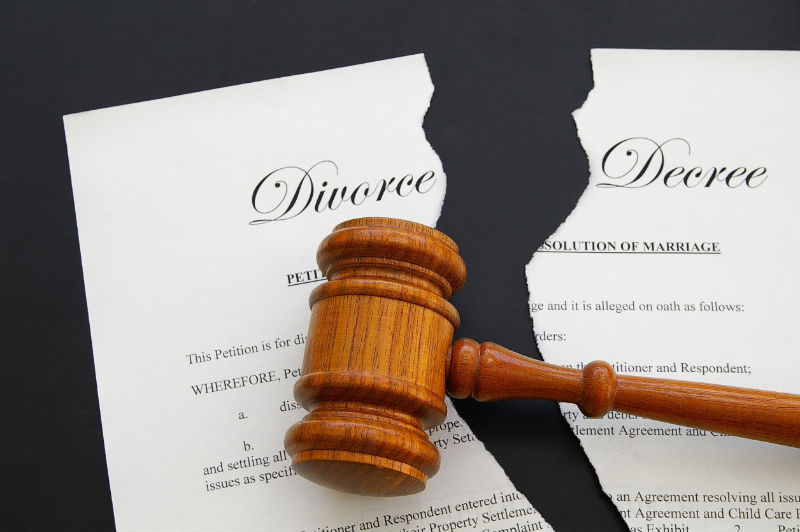 The Economics of Retaining a Divorce Lawyer in Frederick