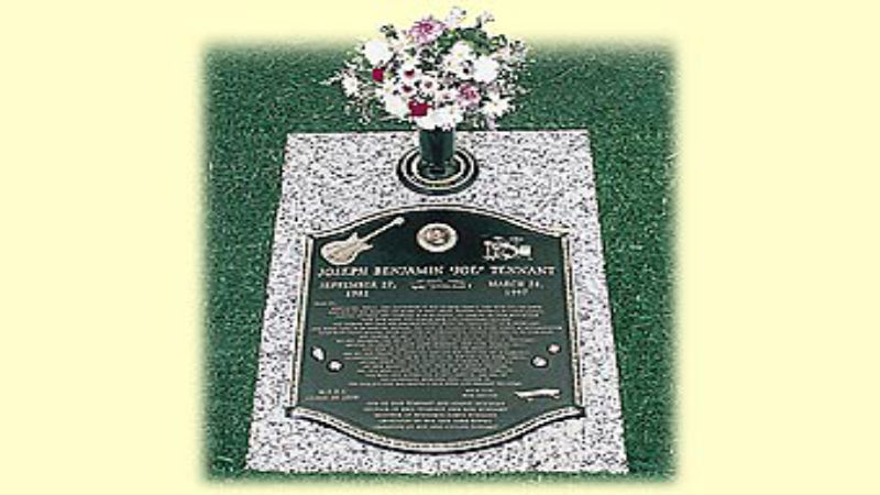 Tratar con arreglos fúnebres y marcadores graves en Miami