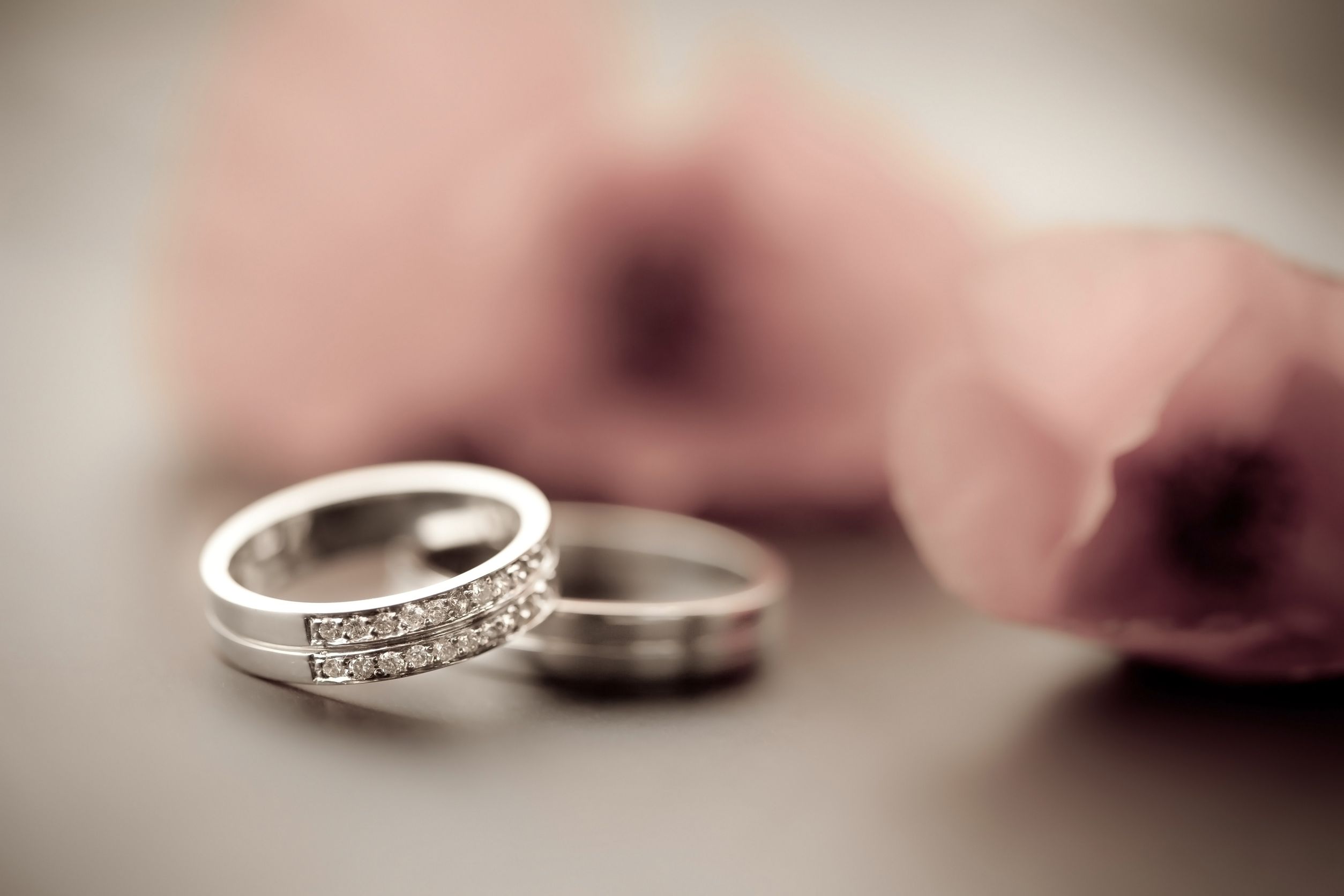 Planning on Getting Engaged in Indiana This Christmas? You’ll Need Rings!