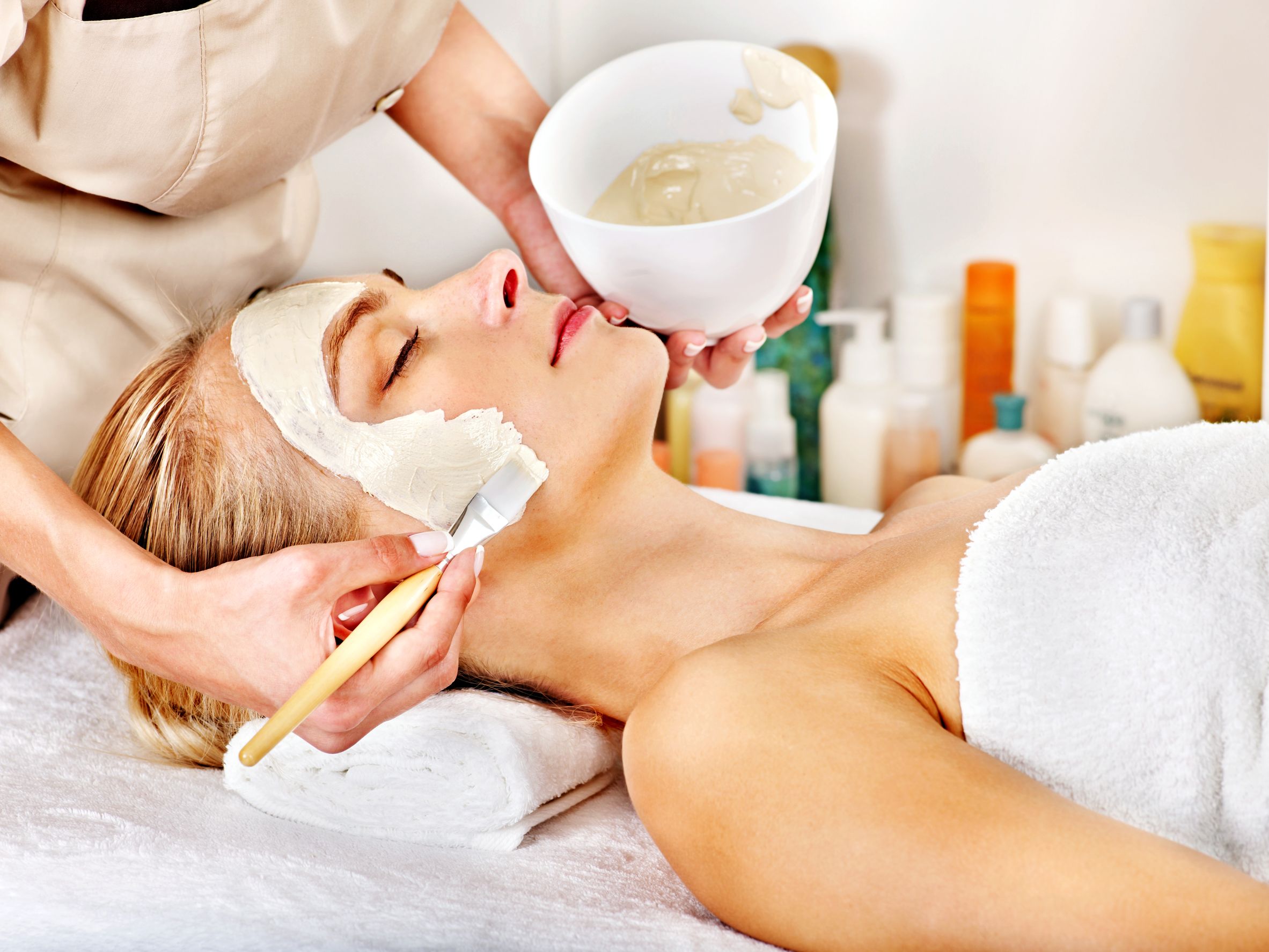 Transform Your Look at the Leading Beauty Parlour in Karama
