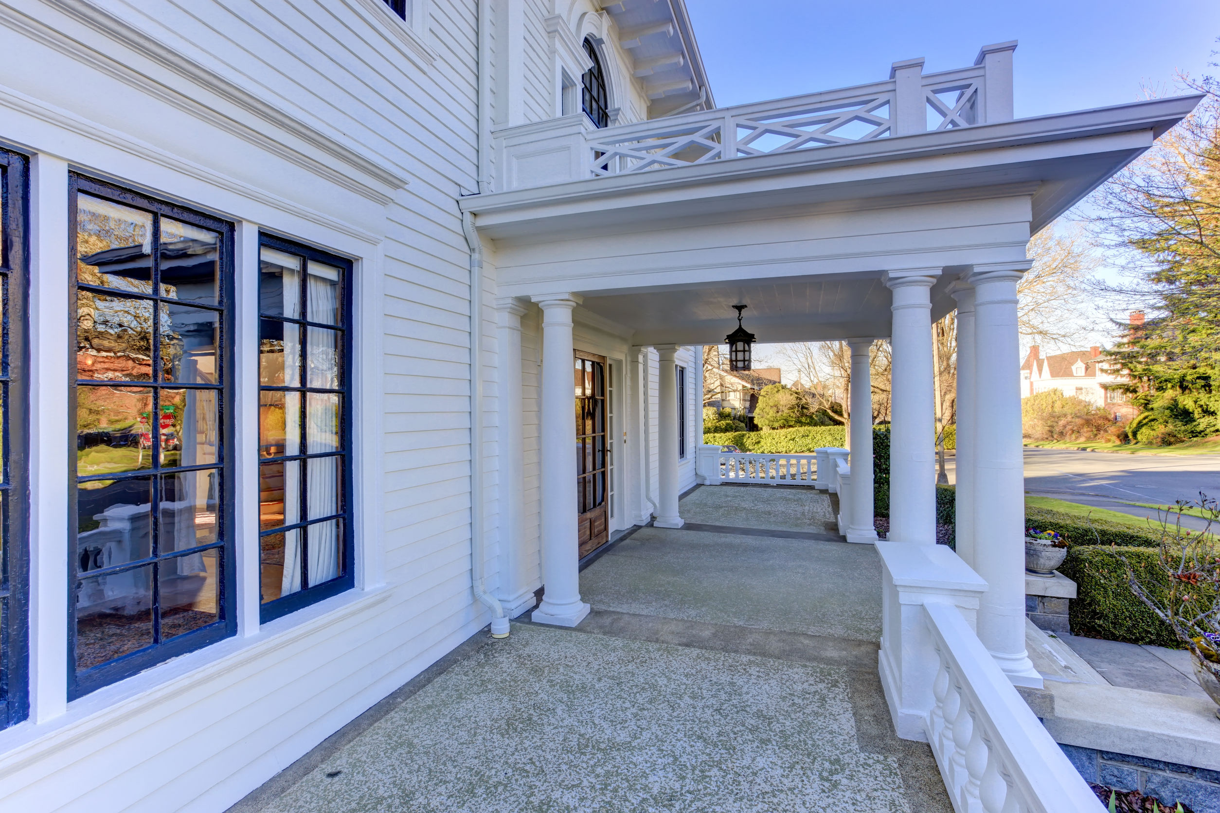 Achieve Energy Efficiency with Professional Bow Windows Replacement in Avon, CT