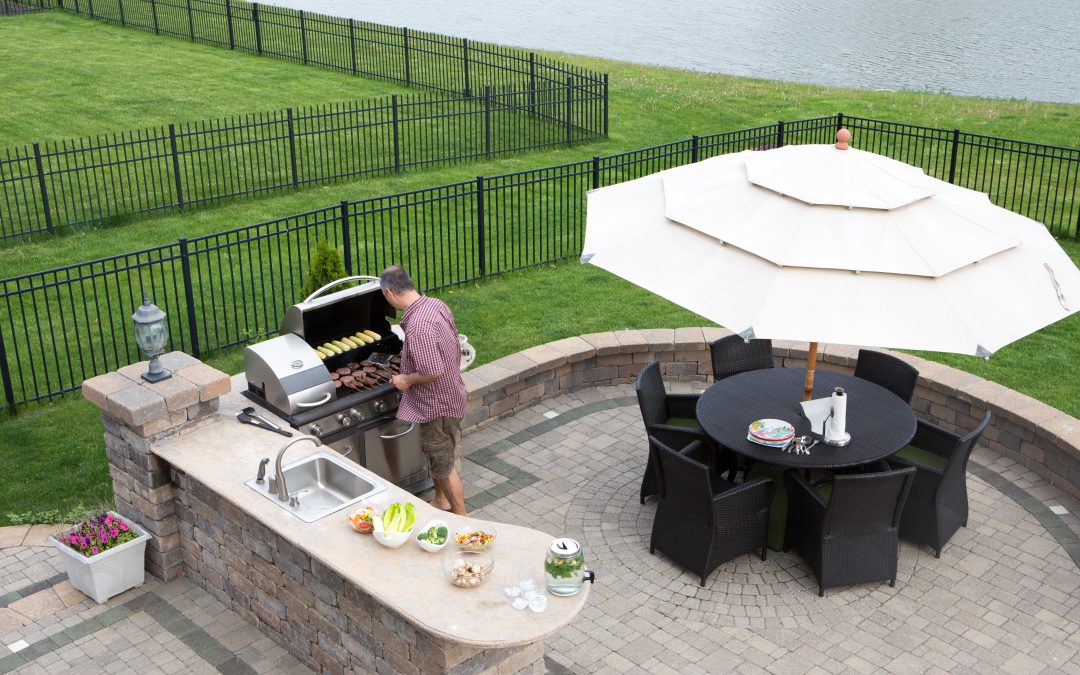 Enhance your backyard living with an outdoor kitchen design that Omaha, NE homeowners will love for entertaining