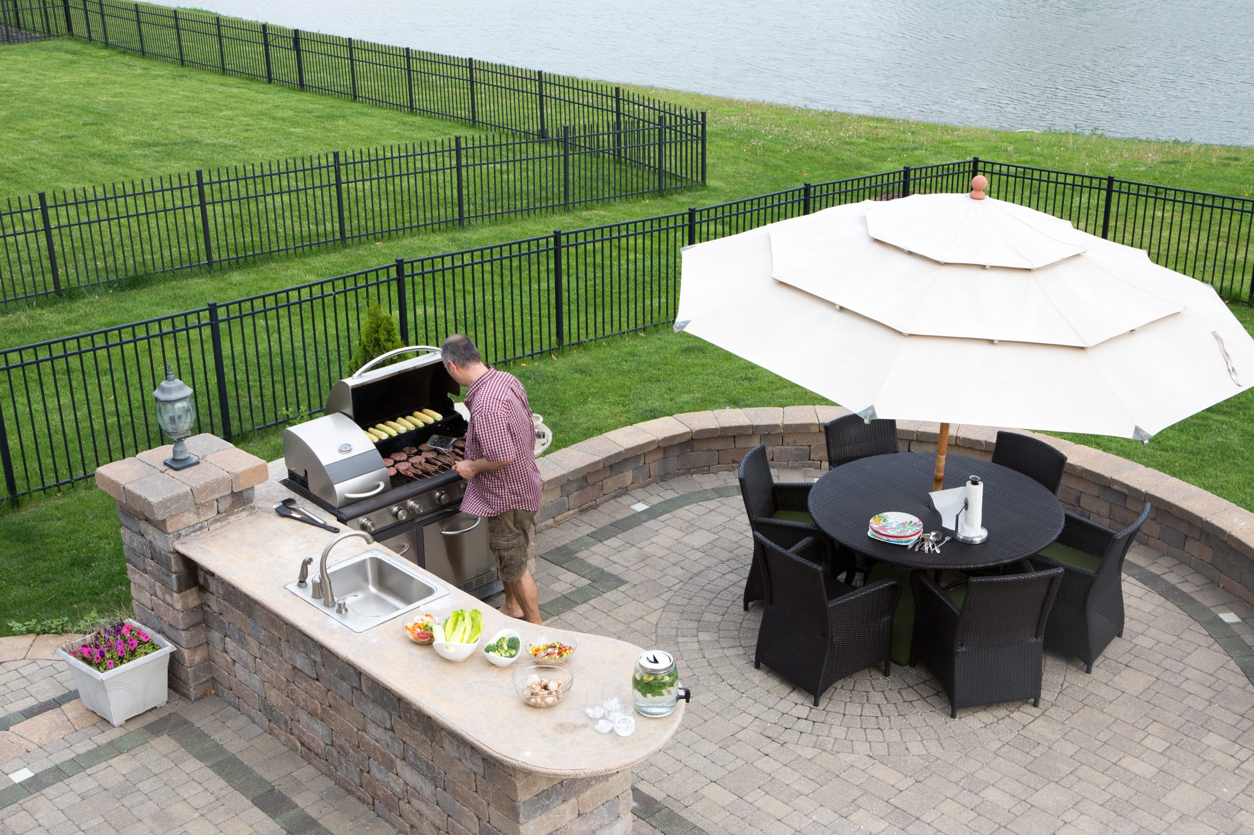 Enhance your backyard living with an outdoor kitchen design that Omaha, NE homeowners will love for entertaining