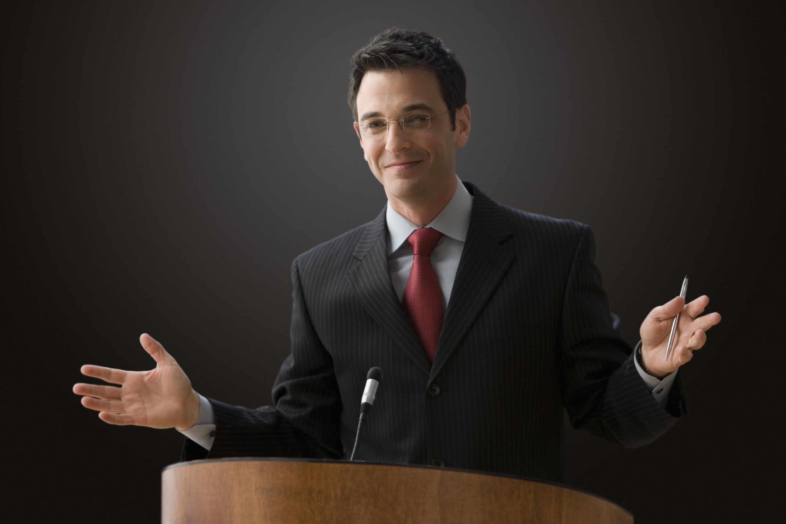 How a Sales and Marketing Motivational Speaker Aligns Teams for Revenue Growth