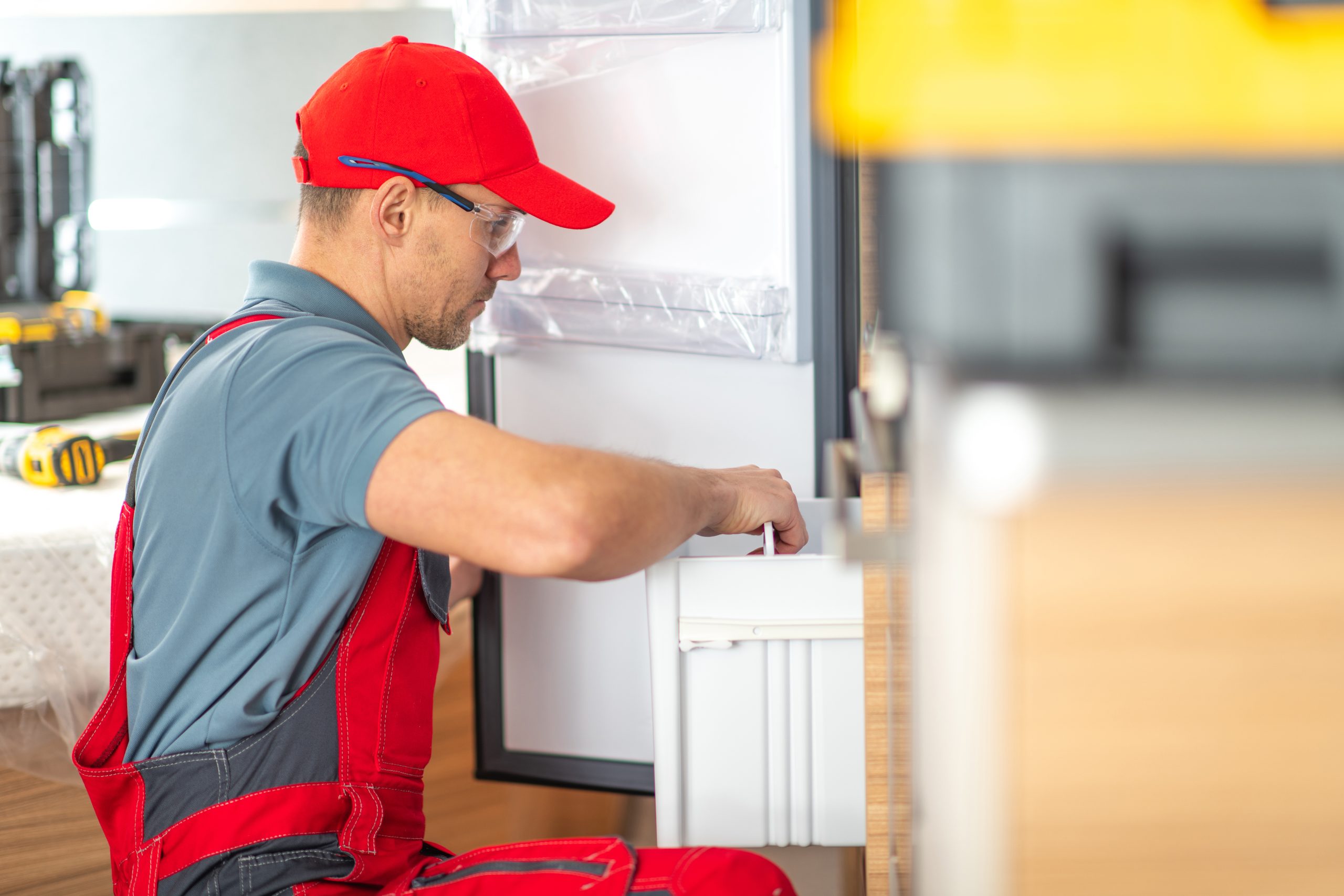 Common Signs You Need Refrigerator Repair Clayton, MO Homeowners Should Watch For